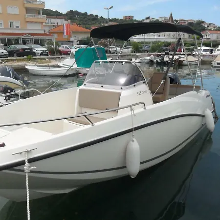 Soda アパート トロギール